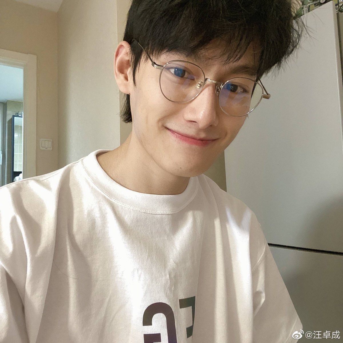 wang zhuocheng being the boyfriend that he is; a (very necessary) thread