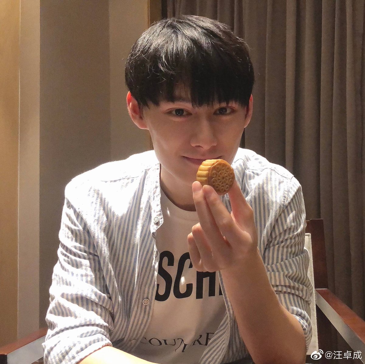 wang zhuocheng being the boyfriend that he is; a (very necessary) thread