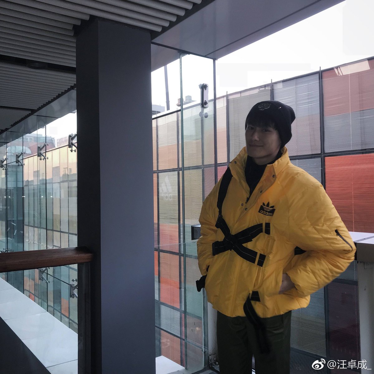 wang zhuocheng being the boyfriend that he is; a (very necessary) thread