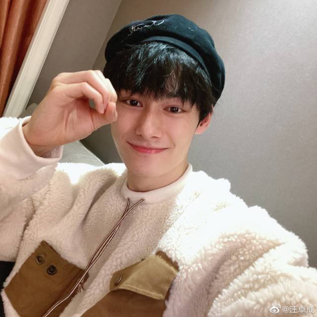 wang zhuocheng being the boyfriend that he is; a (very necessary) thread
