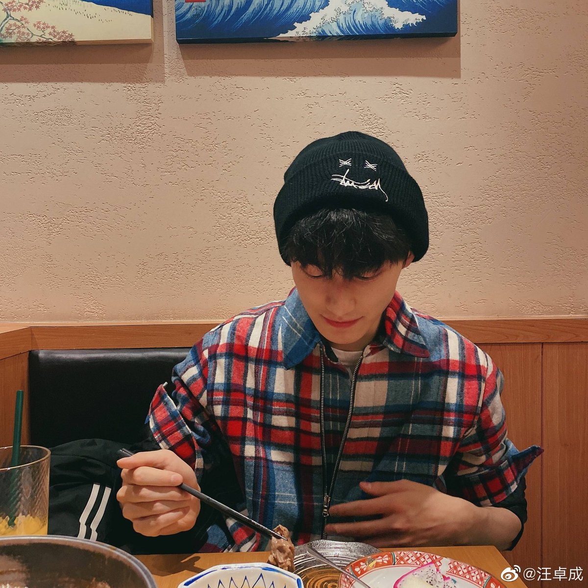 wang zhuocheng being the boyfriend that he is; a (very necessary) thread