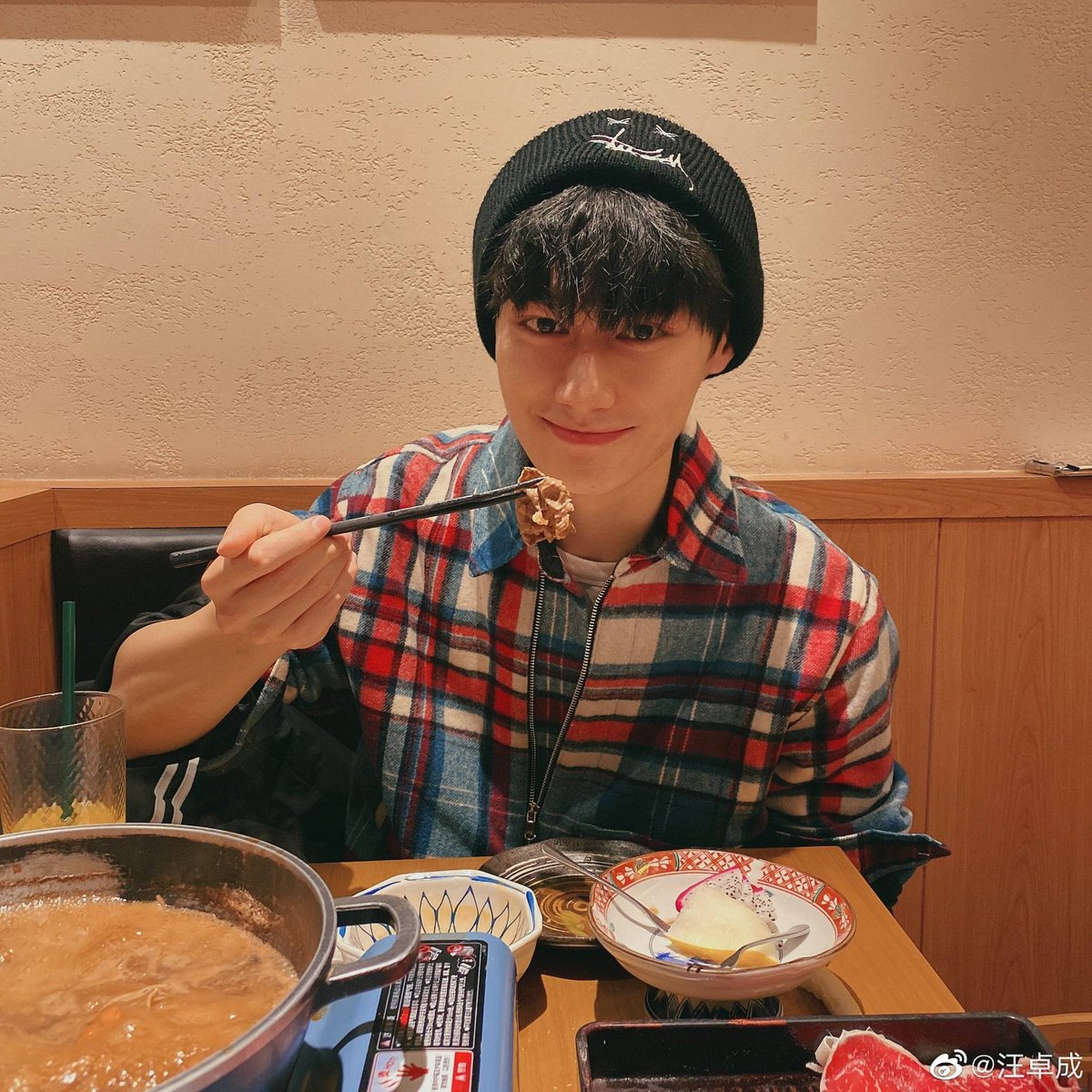 wang zhuocheng being the boyfriend that he is; a (very necessary) thread