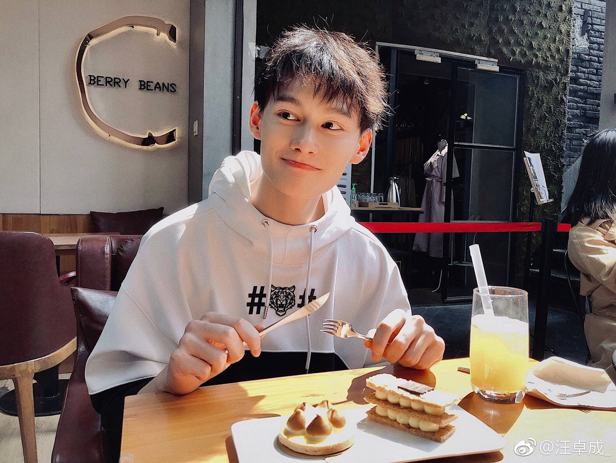 wang zhuocheng being the boyfriend that he is; a (very necessary) thread