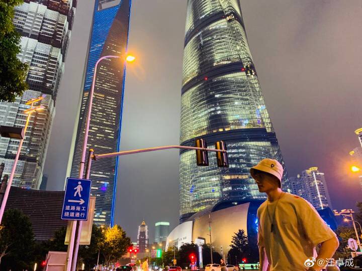 wang zhuocheng being the boyfriend that he is; a (very necessary) thread