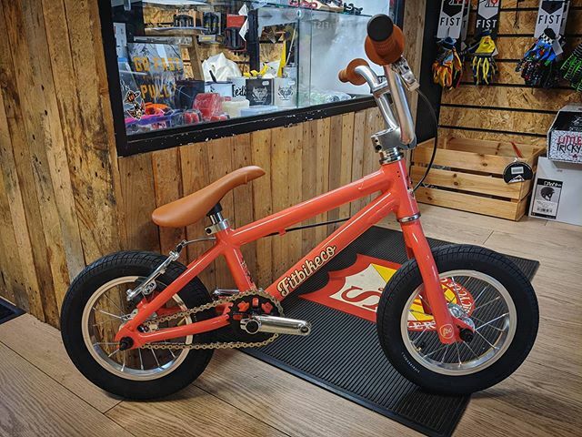 What better time to get in the garden and teach the little dudes to get gnarly. This <a href="/fitbikeco/">FITBIKECO.</a> 12" Misfit is shred ready 🤙🏻 #deadsailorbmx #bmx ift.tt/3b9gmPM