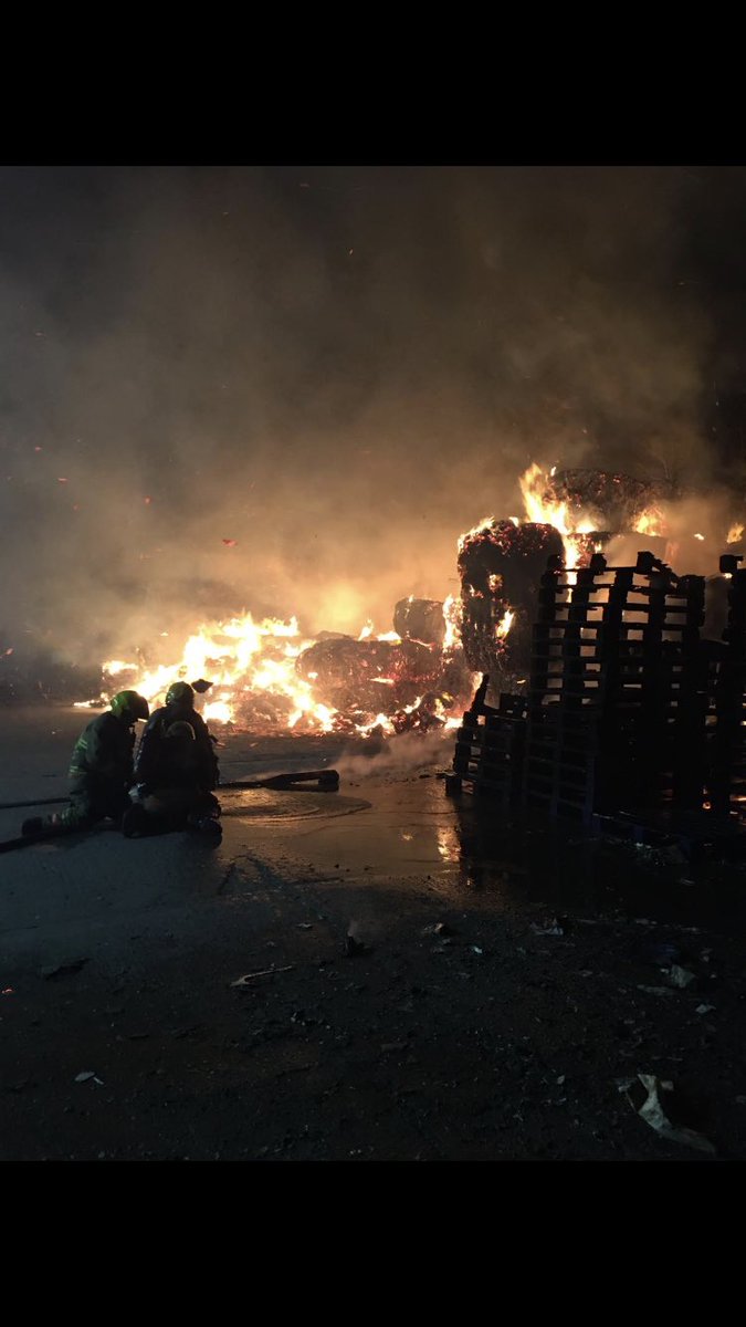 TangoZeroEight's tweet photo. Large suspicious fire in Thornley Station last night, if you have any information on it please contact Firestoppers anonymously on 08001695558 #cddfrs https://t.co/qVPpB4ENv3