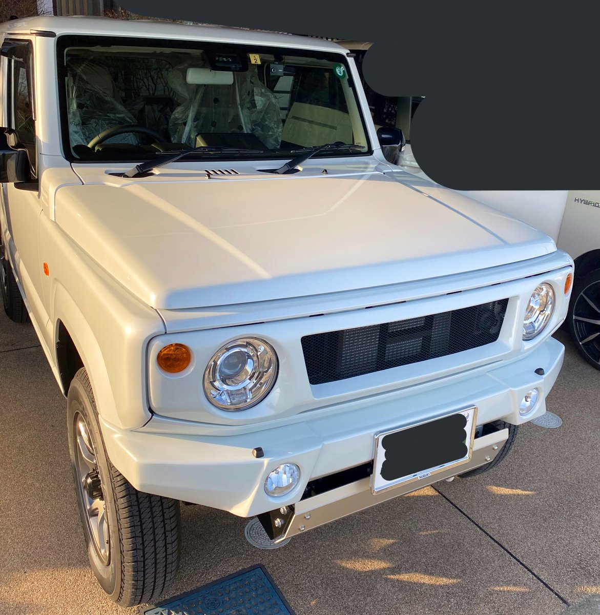 oGsun83's tweet photo. 新型ジムニー無事納車致しました🙏
#新型ジムニー
#jb64 https://t.co/i7lDGNpwwR