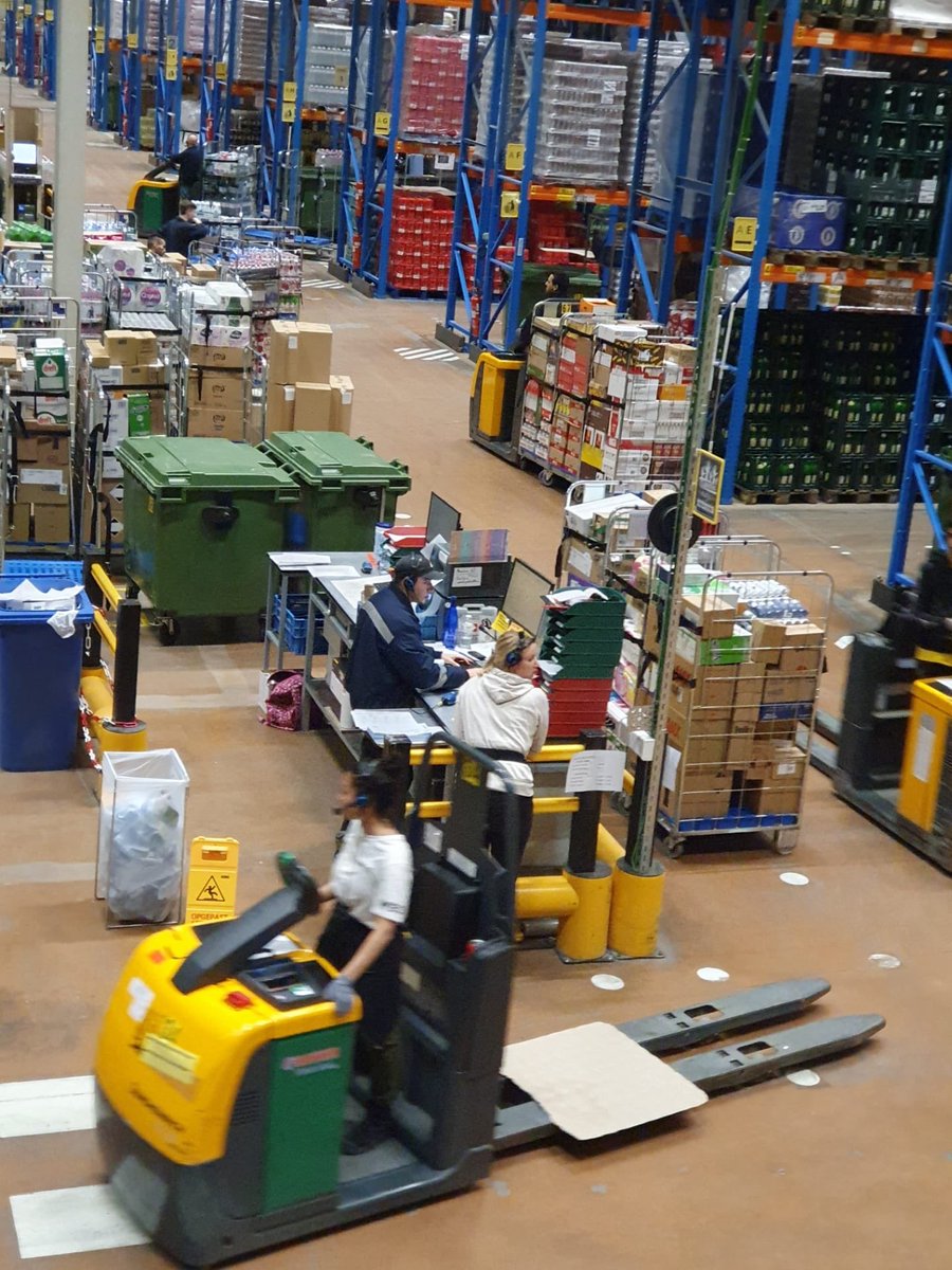 KMaesschalck's tweet photo. Beelden van gisterenavond in magazijnen @colruytgroup #rpcg #retailpartners #mechelen https://t.co/zPlVsBG1Lj