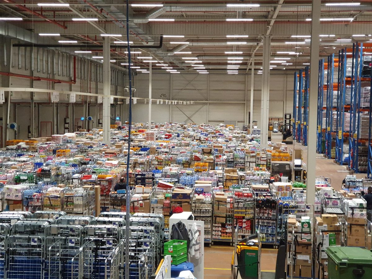 KMaesschalck's tweet photo. Beelden van gisterenavond in magazijnen @colruytgroup #rpcg #retailpartners #mechelen https://t.co/zPlVsBG1Lj