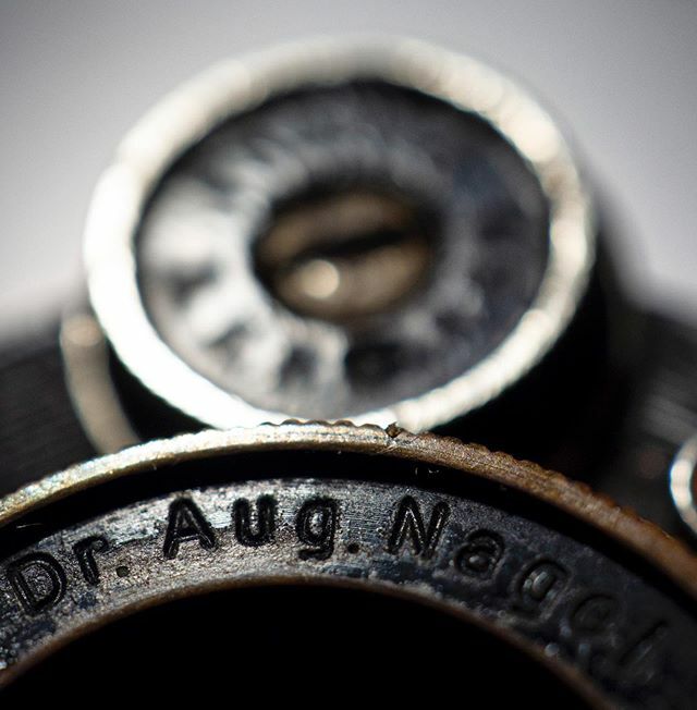 fbsgfoto's tweet photo. Dr. Aug. Nagel #details #vintagecamera ##nagel #ranca #filmphotography #analogfilm #camerastyle https://t.co/BkTBg3Tql6 https://t.co/hnBP6sSTP8