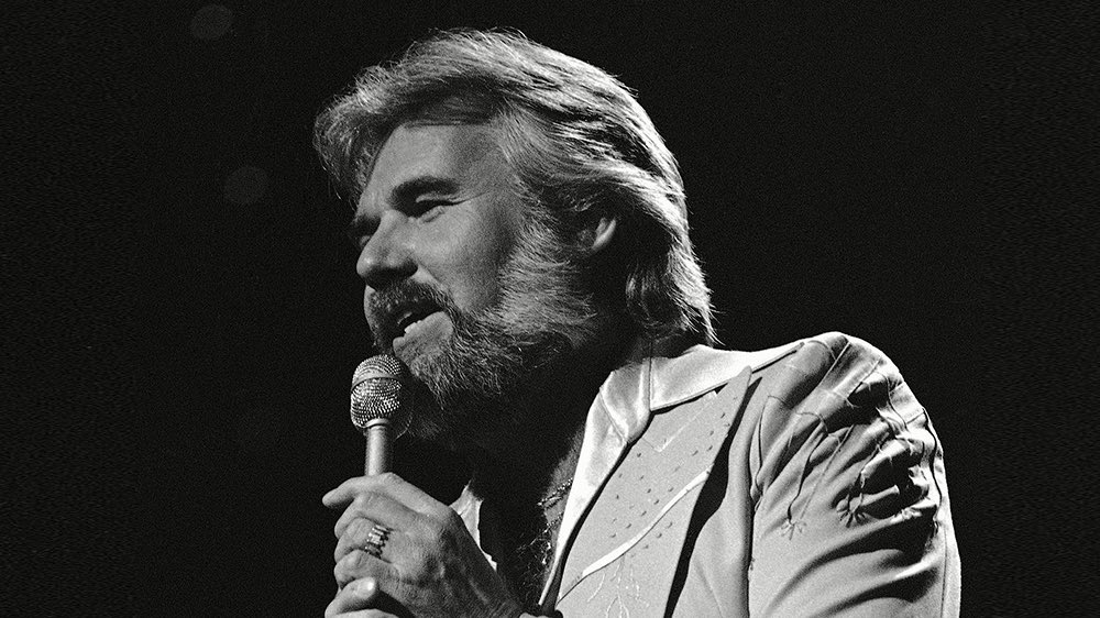 Sad news!!! Country Icon Kenny Rogers Dies at 81.. 
#Breaking_News #legend #SaturdayMorning #kennyrogers #thegambler