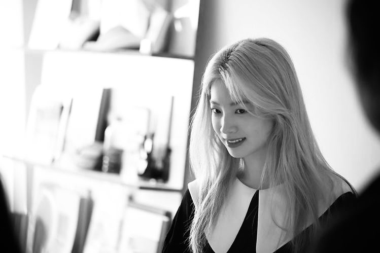 Nyeonie_'s tweet photo. SAIDA TAGALOG - ENGLISH AU

After getting into a car accident, she doesn't remember any memories of her with sana. instead, she remember it with momo. https://t.co/A2gWAoRfrH