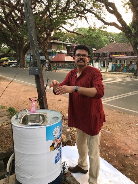 manojgjha's tweet photo. @hvgoenka @makma_twit Delighted that @AipcKerala Secretary @sudheerpmna created a hands-free sanitiser dispenser for passers-by in Kochi With his @ProfCong colleagues Suneet &Eldho he devised a foot-operated dispenser. @chennithala #CleanHandsChallenge 🤗 https://t.co/KvOMyXAkMu