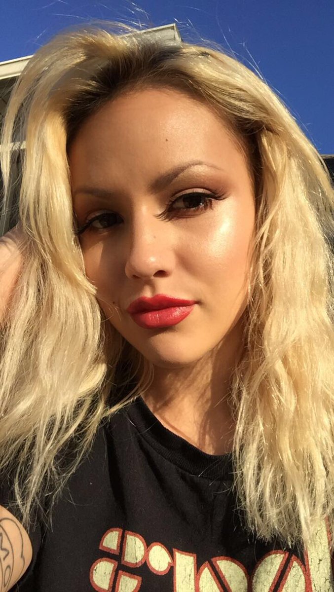 Kylie Page on X: Here's a pic of my face. Give it kisses and favs and RTs  👄❤️ t.co2T02Q7GAml  X