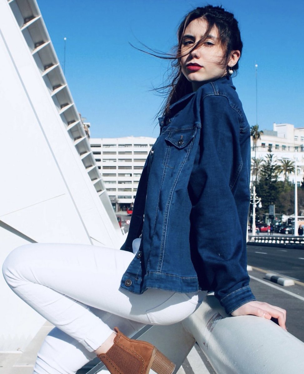 BasicafPk's tweet image. Get this jacket from our page 🙈🥰😌