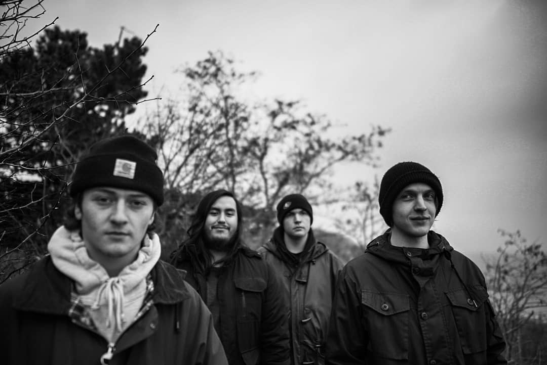 v13media's tweet image. Definitely a group worth keeping an eye on, Toronto #punk/#hardcore outfit, @ServiceDelay is debuting their #musicvideo for the single “Shores” taken from their recent EP, #Splash.
 
v13.net/2020/03/toront…