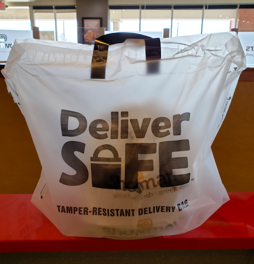 We’ve got tonight’s meal “in the bag”! Delicious Southern and Greek options, delivered directly to you in a safe, tamper-resistant delivery bag. 🔒🛍 Order $10 or more through our website or mobile app and delivery is FREE!