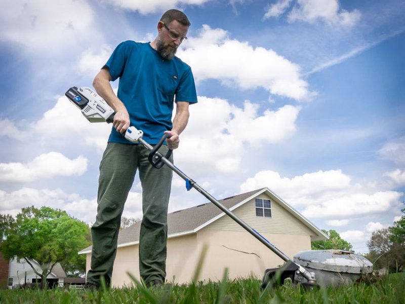 ProToolReviews's tweet photo. The 40V Hart Battery #StringTrimmer makes up part of Hart's deep 40V line of #lawntools and showcases power and runtime targeted toward the #homeowner. https://t.co/oQdHOoJb0X #HartTools #Doitwithhart #ptrhar20 #ope #tools #landscaping https://t.co/YbeRjSLb1X