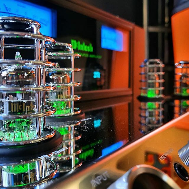 XtremeDetailing's tweet photo. So, being pro antisocial over the weekend what do you do? Well you break in and review a cracking Integrated amp from @mcintoshlabs the #ma352 on loan from @nintronics 
#hiendaudio #hifiporn #hifi https://t.co/zt2ooMubx9 https://t.co/d5kA0IeTzN