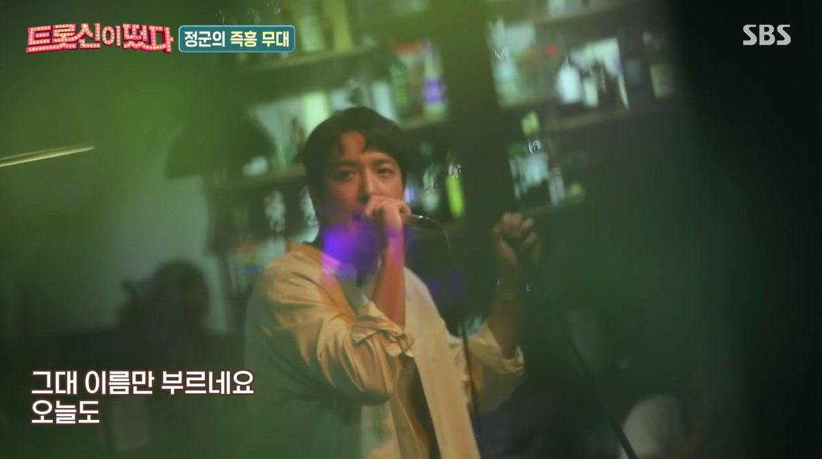 theseoulstory's tweet photo. Watch Jung Yong Hwa singing 'Because I Miss You', an OST for MBC drama 'Heartstrings', on SBS 'K-Trot in Town' here 👉 https://t.co/ev1AVhsE1q 🌟 @CNBLUE_4 

Or here on Dingo LIVE 👉 https://t.co/30e3hmY7nb https://t.co/4WUWvjLVh1