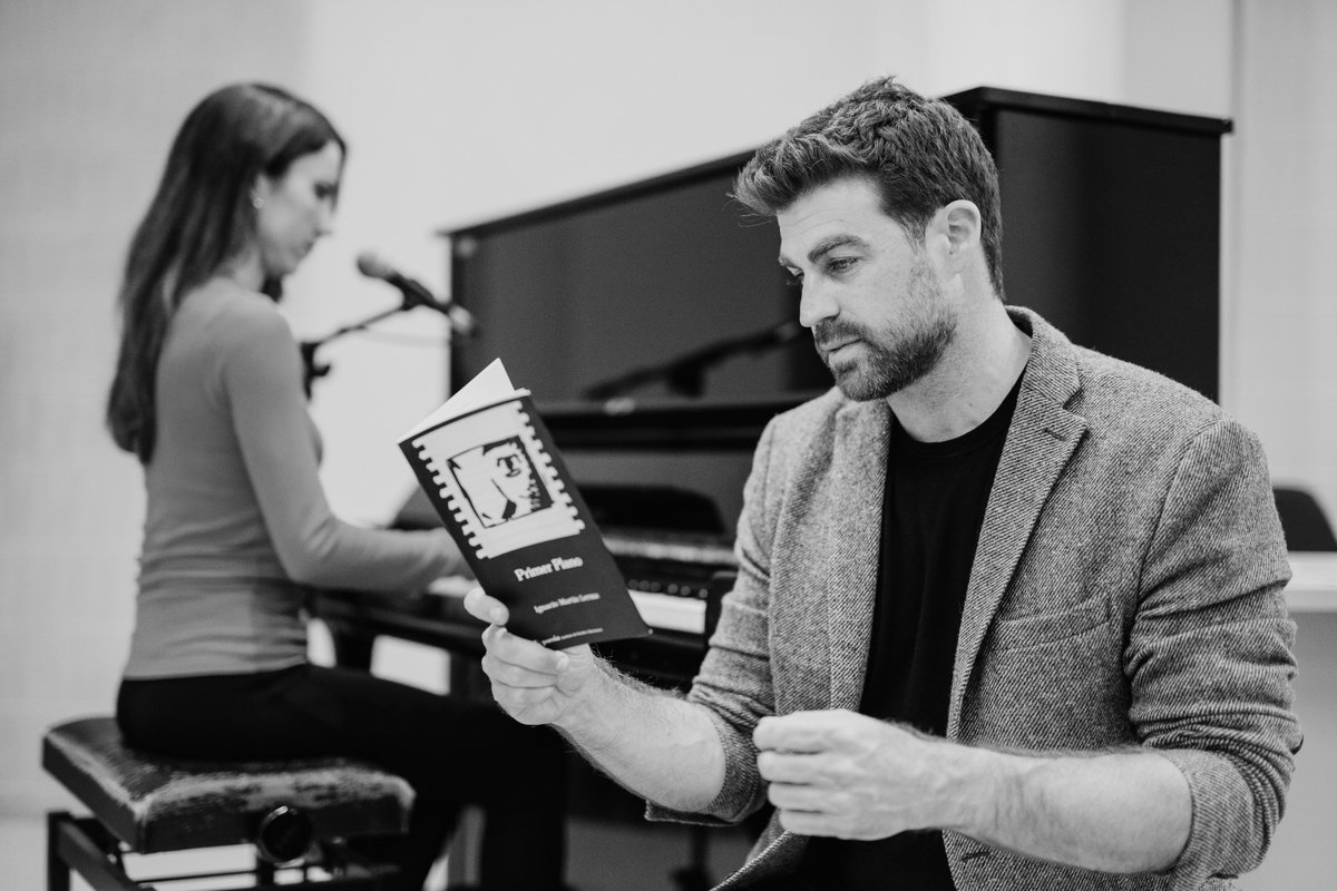 I_MartinLerma's tweet photo. En el #DíaDeLaPoesía os traigo este pequeño homenaje que hicimos en #Murcia a @AlejandroSanz y, sobre todo, a @PabloLopezMusic por hacer poesía con su música 🎹

https://t.co/g4Xa090XY5 https://t.co/h2Oo3VrZgJ