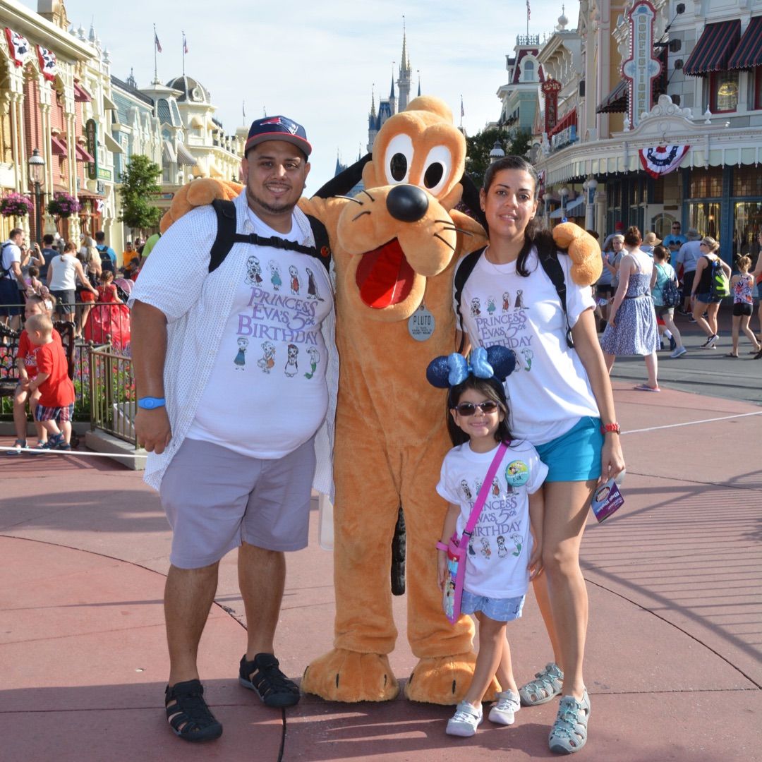 Ednie007's tweet photo. Disney World with the Lopez Family! #PrincessEva #familyvacation #FamilyTime https://t.co/C3qk5mB7SE https://t.co/Gn574vTQGR