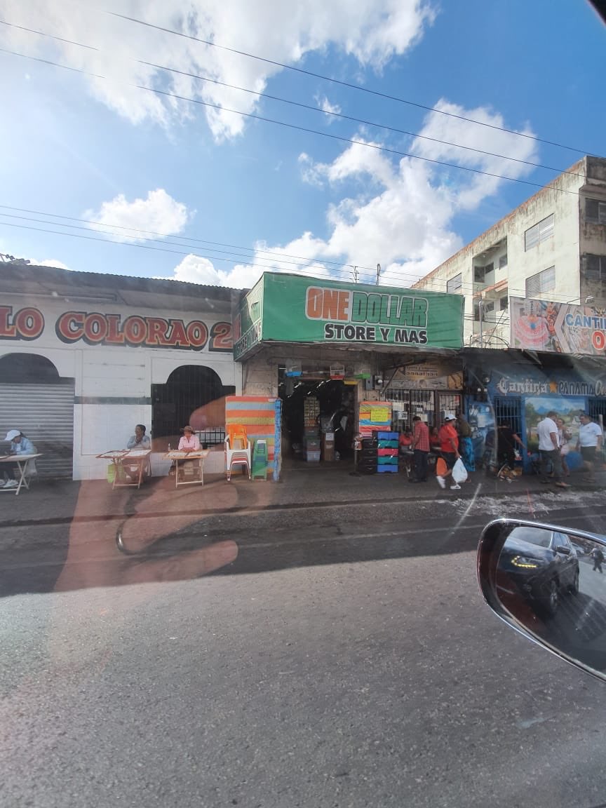 AlvaroAlvaradoC's tweet photo. Entonces de qué vale el decreto si hay comerciantes que lo usan de papel higiénico? Miren esto en La Chorrera. https://t.co/dWJrfjoC0K