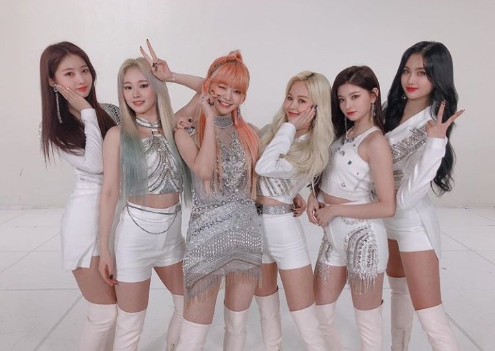 seakgae's tweet photo. ⠀⠀#EVERGLOW_1Anniversary
⠀⠀⠀   #1YearWithEverglow 
1 year since their debut and i cant
b more proud of everything they've
achieved, they work so hard &amp; they
deserve every bit of success!!🌟💜
my 1 year w them its in a few days🥺 https://t.co/AkrF1Xw0kN