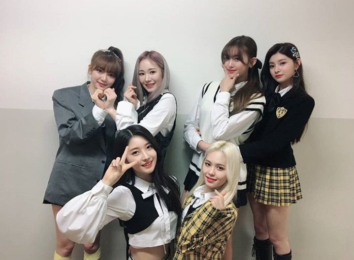 seakgae's tweet photo. ⠀⠀#EVERGLOW_1Anniversary
⠀⠀⠀   #1YearWithEverglow 
1 year since their debut and i cant
b more proud of everything they've
achieved, they work so hard &amp; they
deserve every bit of success!!🌟💜
my 1 year w them its in a few days🥺 https://t.co/AkrF1Xw0kN