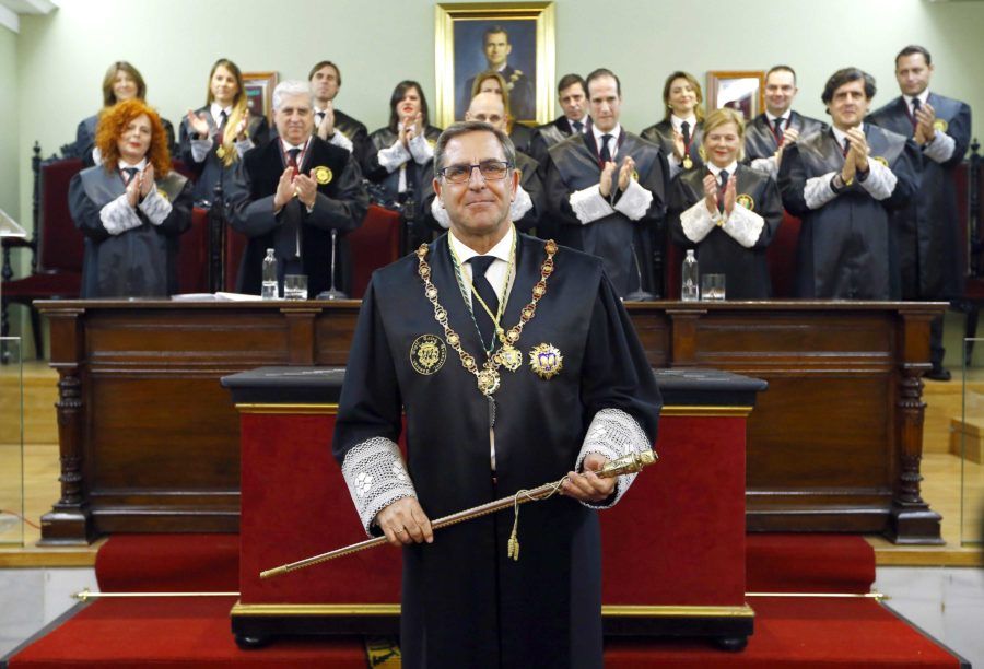 Confilegal's tweet image. El Colegio de Abogados de Granada suspende el pago de la cuota durante los próximos tres meses  bit.ly/2UuKOgu