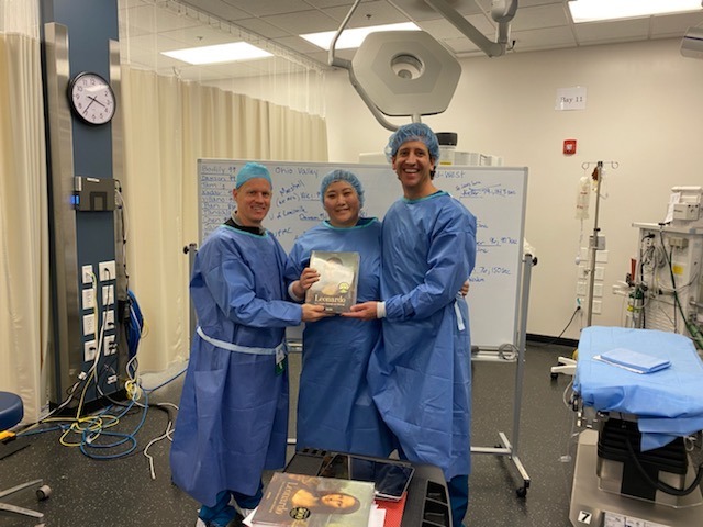 #Congratulations to fourth-year #resident Dr. Yinan Wei for winning gold in a robotic surgery competition at the Intuitive/DaVinci Surgical Procedures Skills Course in Atlanta, Georgia.  
Read more at: fal.cn/37cKJ  
#MarshallSurgery