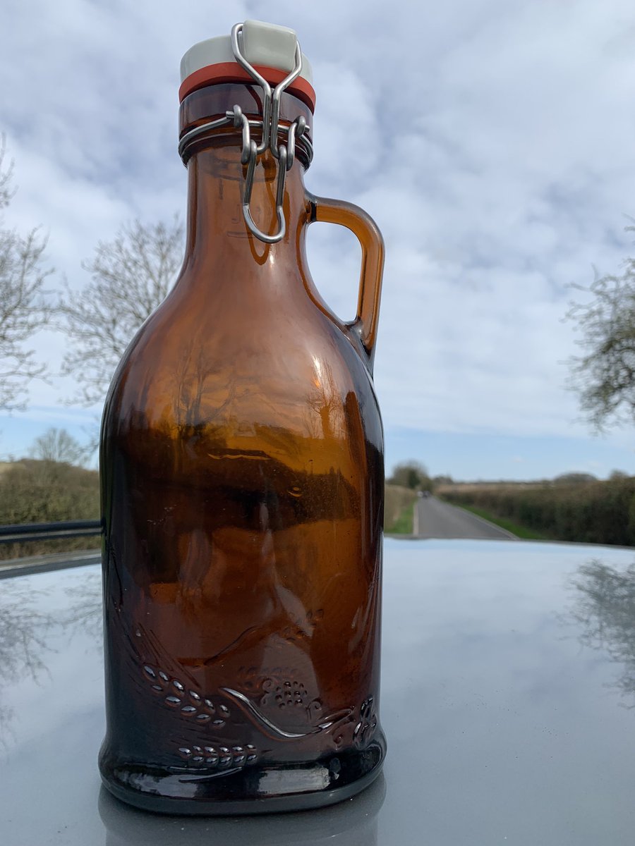 Six mile walk done. Growler ready to be filled. Which pubs are doing takeaways? #thirsty