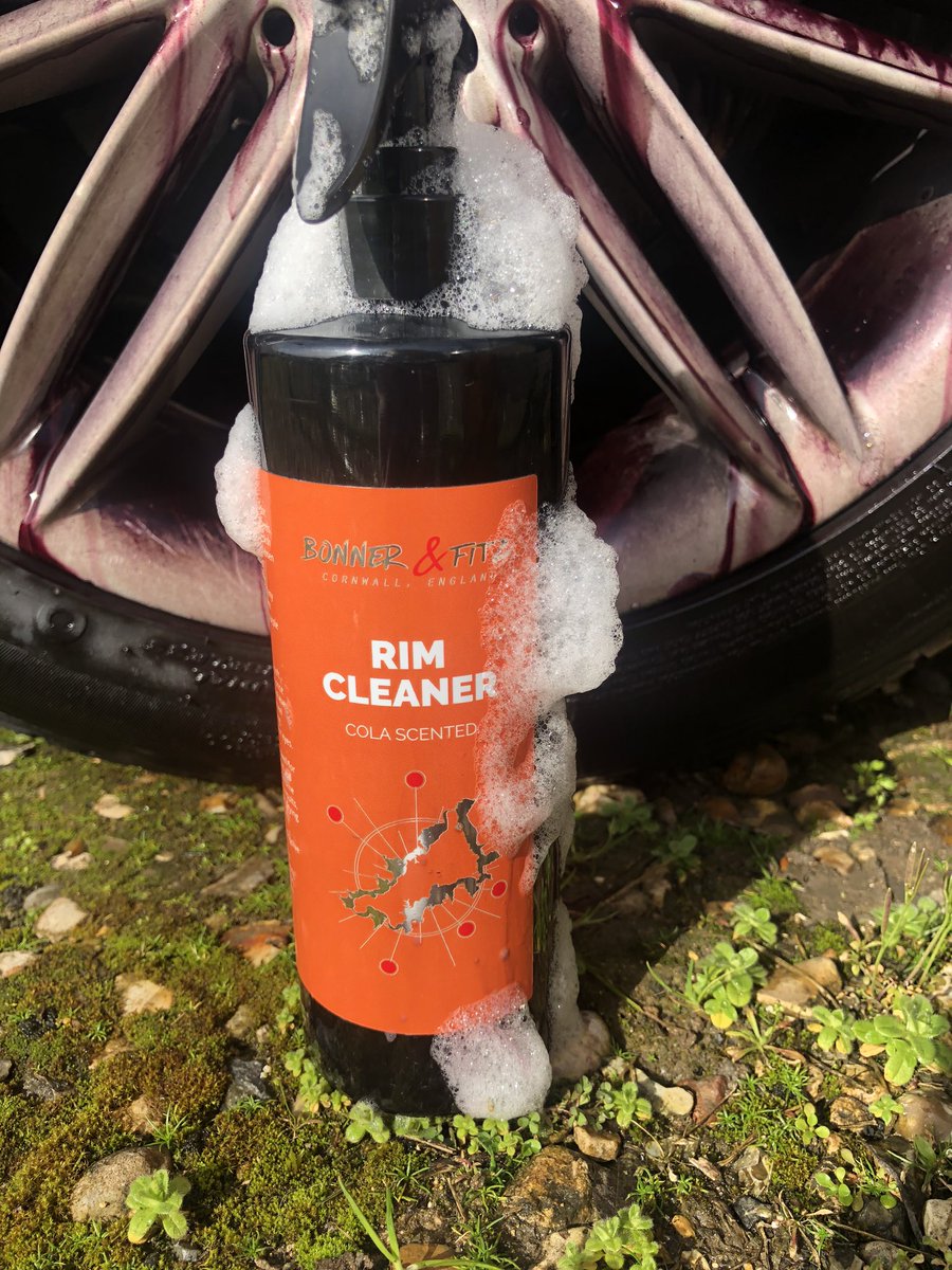 Chell_lawman's tweet photo. Who doesnβt love the purple look and a nice clean rim π€¦ββοΈ @BonnerandFitz @BMW #carcleaning #selfisolating #rimcleaner https://t.co/vg4JPxrUfi
