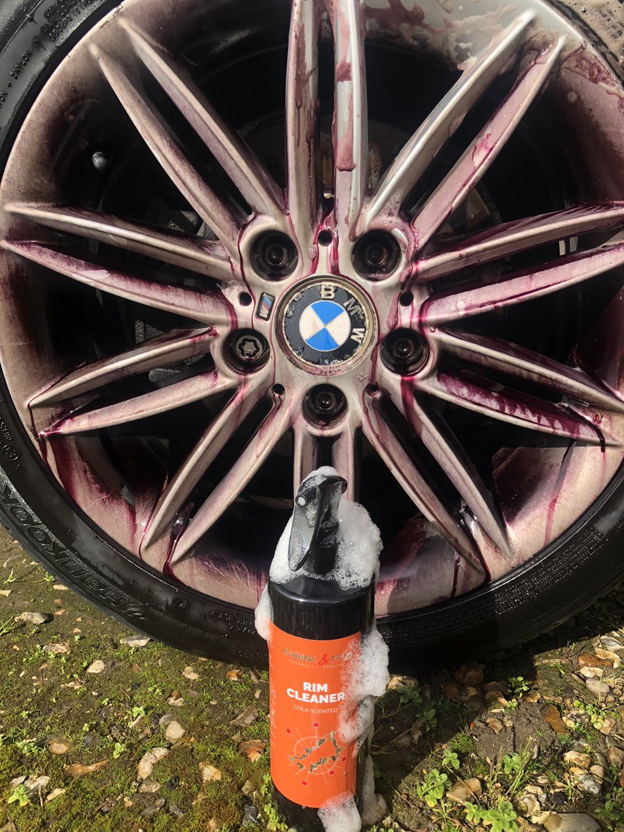 Chell_lawman's tweet photo. Who doesnβt love the purple look and a nice clean rim π€¦ββοΈ @BonnerandFitz @BMW #carcleaning #selfisolating #rimcleaner https://t.co/vg4JPxrUfi