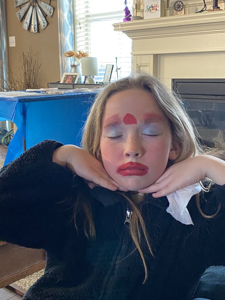 melkae's tweet photo. She is soo CRAZY!! ๐๐คช #makeupfun #youonlyliveonce #havefunwhileyoucan #notamakeupartist #shecracksherselfup https://t.co/0X5Tyf9iFt