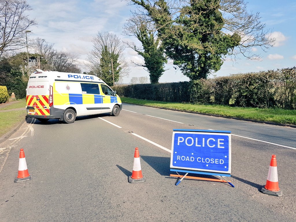 EpsomEwellBeat's tweet photo. #RoadClosed
Reigate Road between Longdown Lane North and Ewell Bypass is completely closed following an #RTC.
Heli-med is on scene currently - we shall keep you updated. https://t.co/BQYSmzkT35