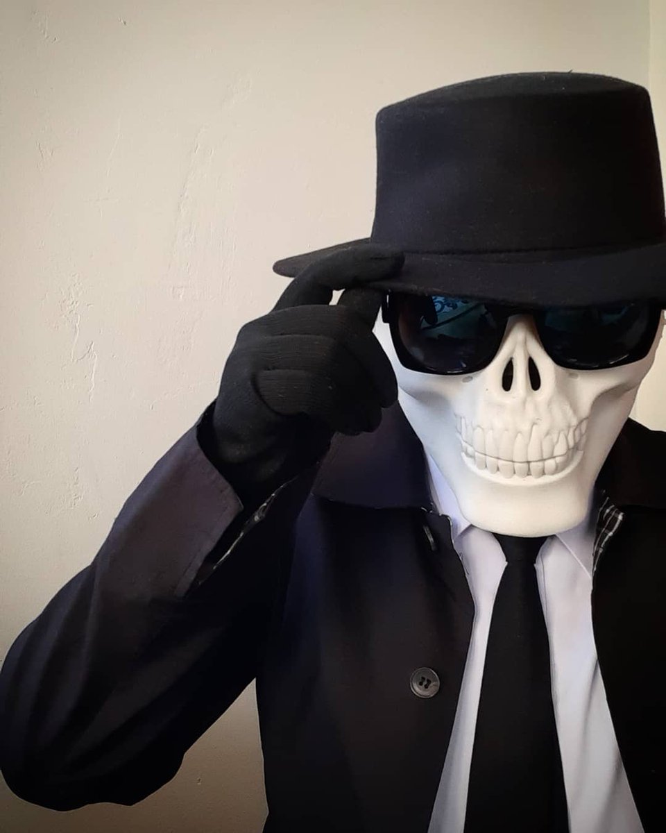 AvengingDreams's tweet photo. Day 1 of #13DaysofSkulduggery 
I always love cosplaying our wise cracking dead detective. 😎💀 https://t.co/ksRYQAUpxV