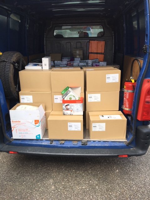 ECPM_Unistra's tweet photo. 953 boites de #gants, 50 #masques chirurgicaux, 25 #masquesFFP2 et 14 #masquesFFP3, voilà la contribution de l'@ECPM_Unistra et de ses laboratoires associés à la collecte organisée pour les #hôpitaux par le @CNRS_Alsace et l'@unistra . Espérons que la collecte sera fructueuse ! https://t.co/NpeTA8flR8