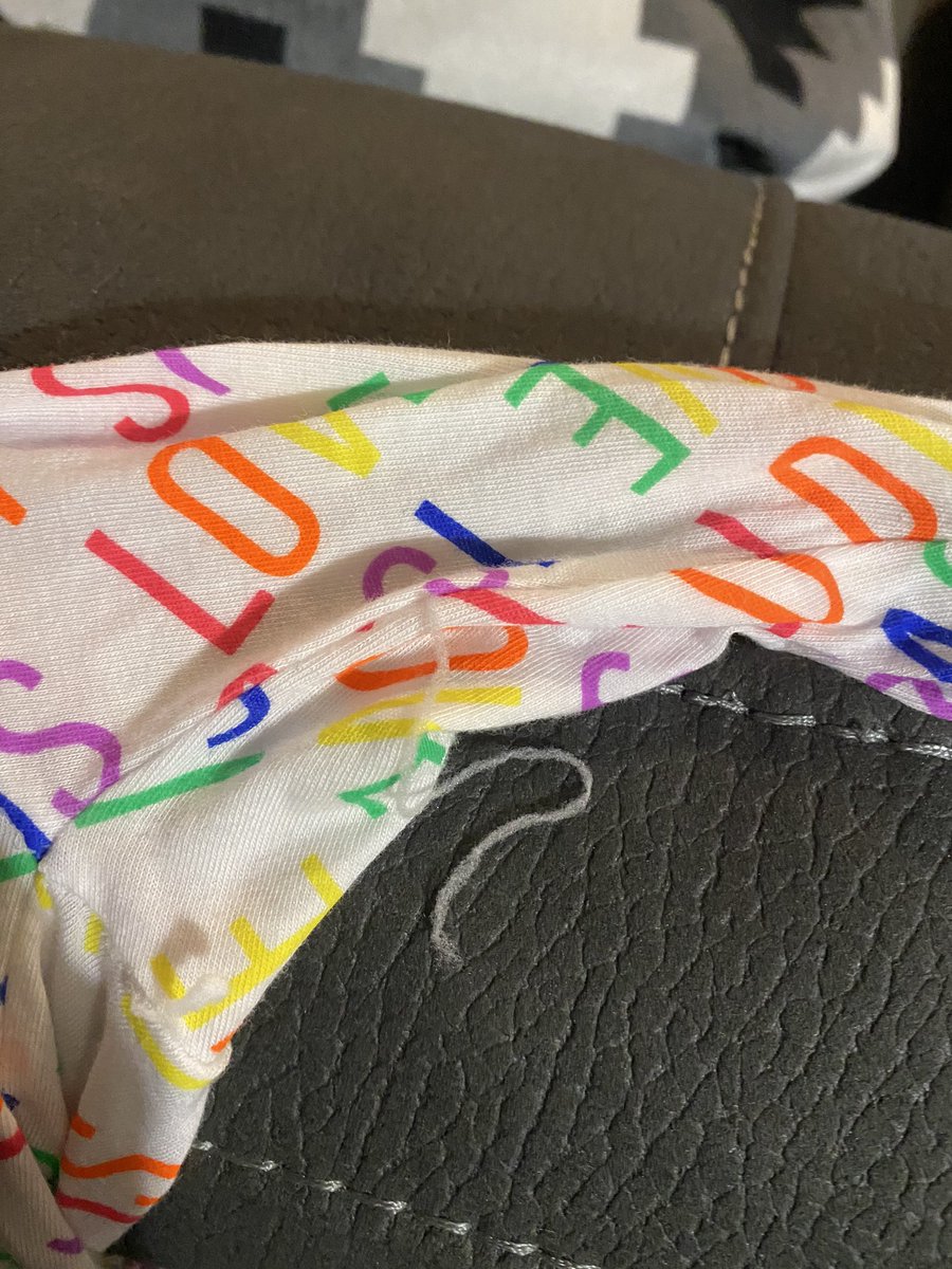 jadecam_'s tweet photo. @BondsAus brand new, quality is getting worse and worse 😞 won’t even allow a refund on a dodgy product https://t.co/CBRUhnIRML