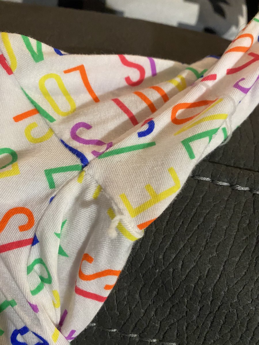 jadecam_'s tweet photo. @BondsAus brand new, quality is getting worse and worse 😞 won’t even allow a refund on a dodgy product https://t.co/CBRUhnIRML