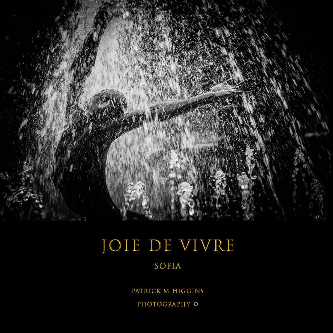 PatrickMHiggins's tweet photo. #fountain #freedom #inspire #dance #dontcarebehappy #wateroflife #igdaily #igers #ig_sofia #bnwphotography #bnw #dancersofinstagram https://t.co/HiKdruvlO0