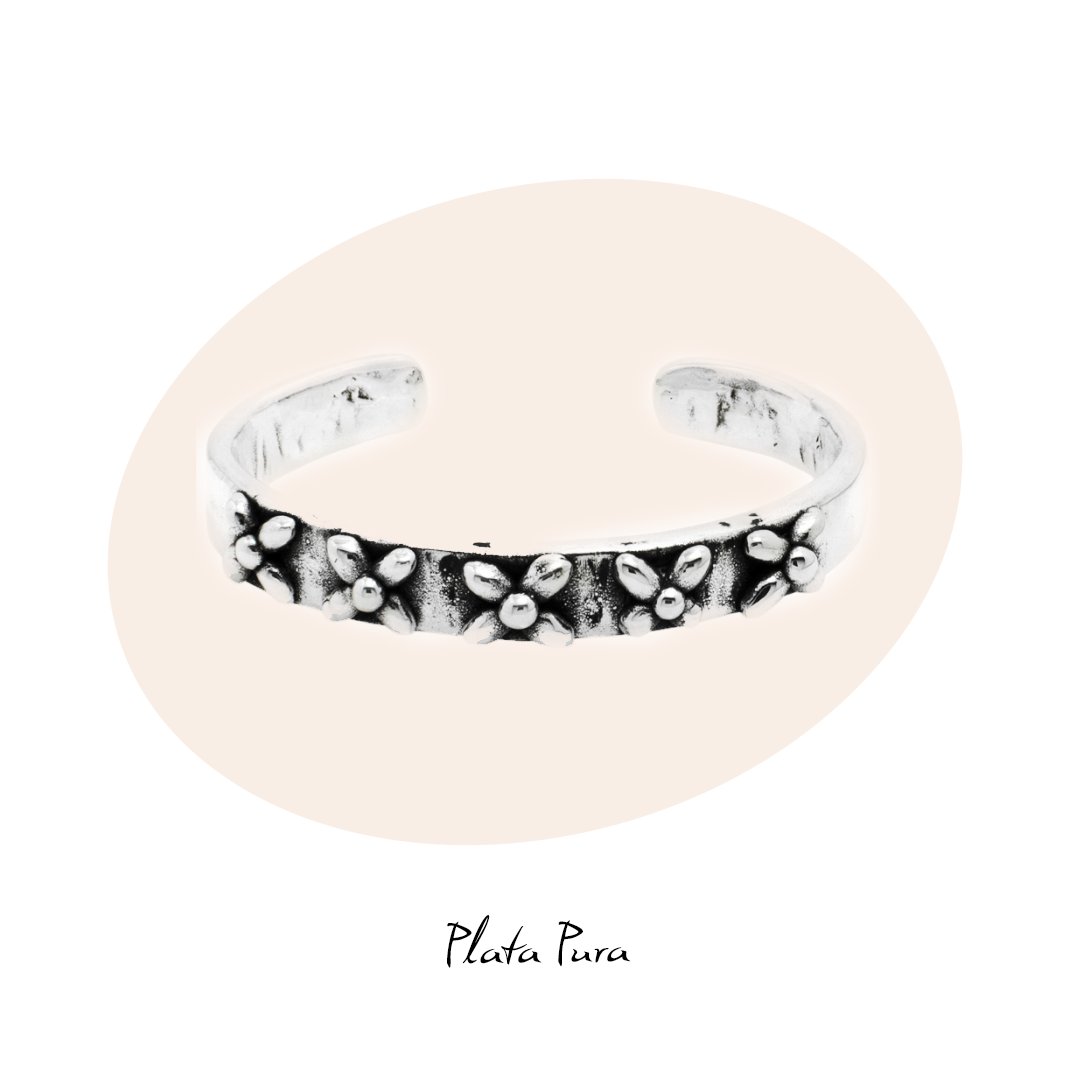 Cuando salgamos de la cuarentena, luciremos pulseras tan especiales como esta 😍🌺 Déjate enamorar por la colección #Flora. ⬇⬇ Disponible en ⬇⬇ platapura.es 
#primavera #bienvenidaprimavera #flores #colecciónflora