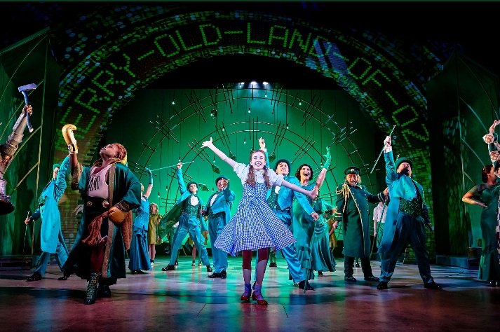 RayyahMcCaul's tweet photo. Remembering friends in fab shows whilst memories of social occasions are strong... Proud of @EsmeSears in the wonderful #WizardOfOz @LeedsPlayhouse Shout out to @jamesbrining #LucyCullingford #SimonHiglett #TimMitchell #SimonWainwright #maybeitsthejitterbug #theresnoplacelikehome https://t.co/2PbbITH6Ak