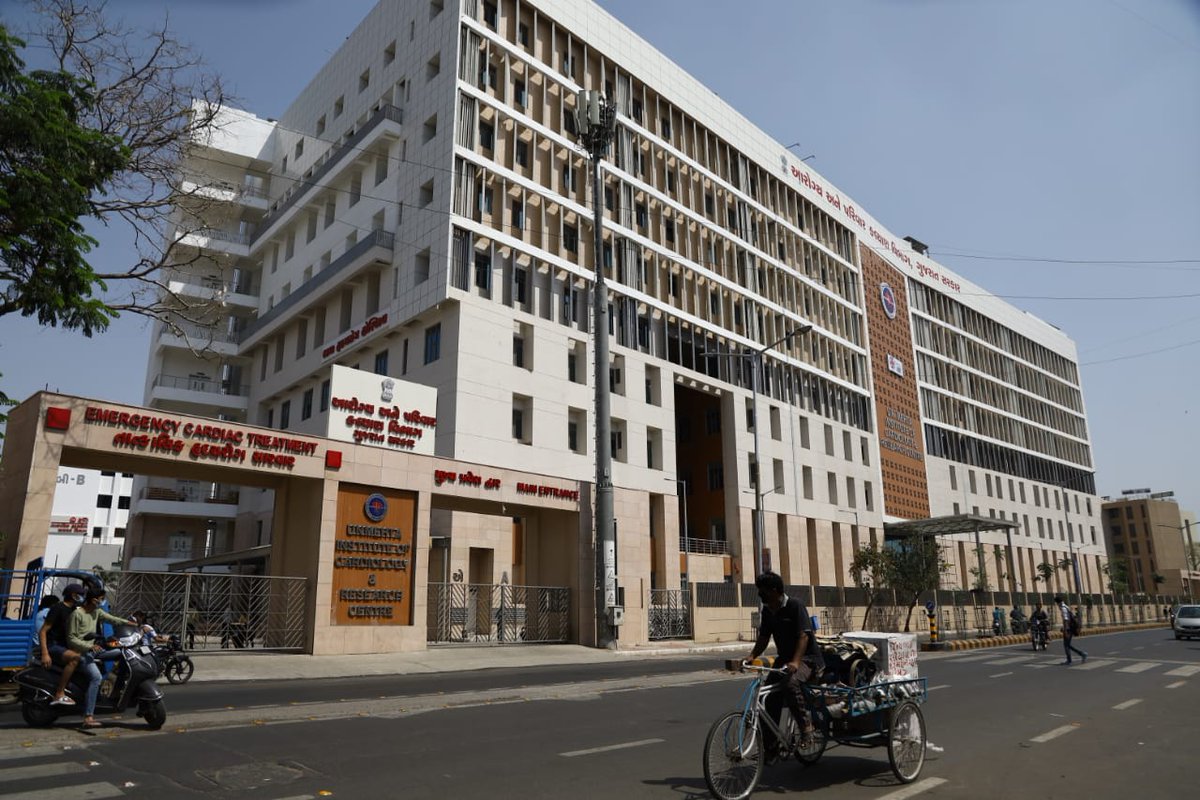 VrushantM's tweet photo. Pictures of a 1200-bed New Civil Hospital building in Asarwa area of Amdavad where Gujarat's first dedicated medical care facility to fight back Coronavirus will come up next week.

Thank you CM @vijayrupanibjp ji 🙏

#GujaratFightsCovid19 
Source : @DeshGujarat https://t.co/ZXgnk6m5uc