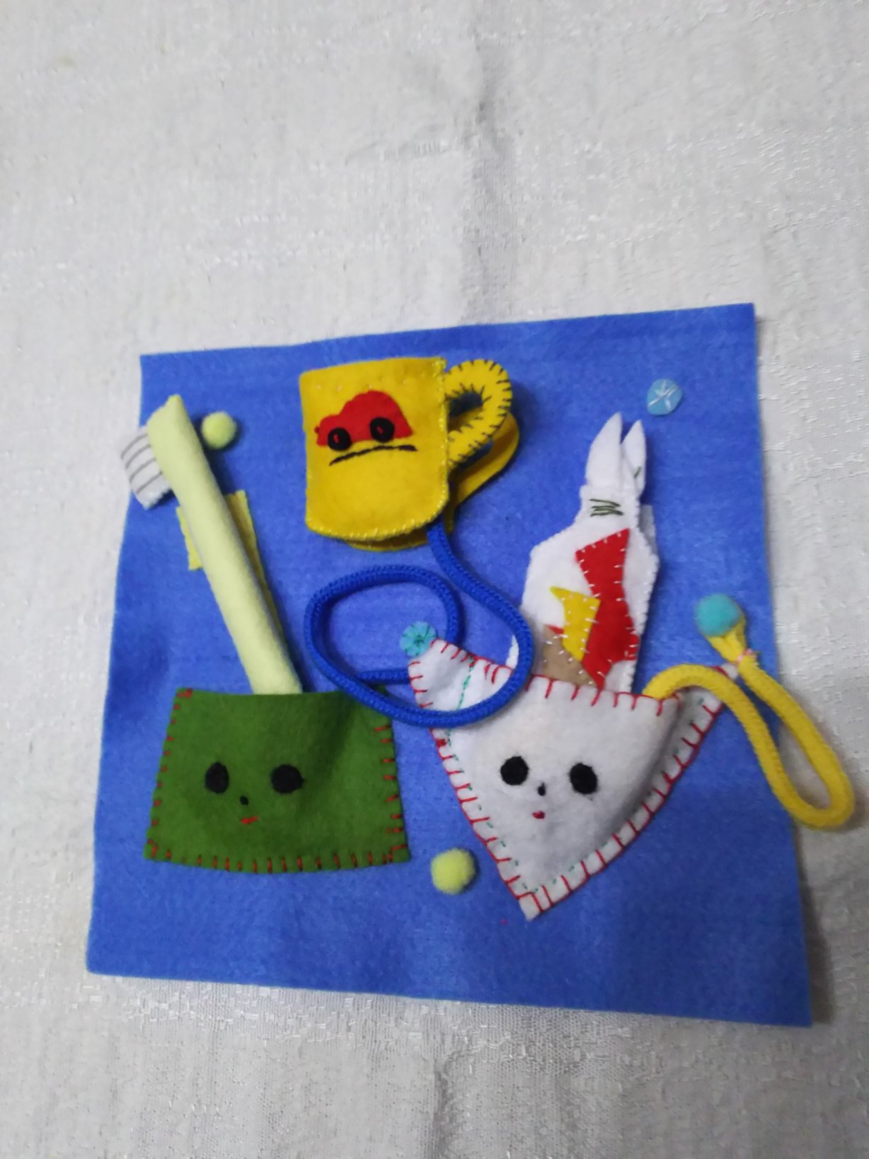 Rakuraku 布絵本制作中 わんぱく孫ちゃんが 歯磨きを嫌がる 歯磨きを遊びながら楽しく できるかな 布絵本 フエルト絵本 手芸 フエルト