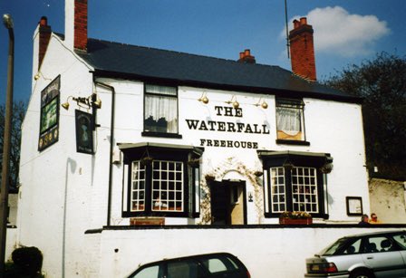 ProtectPubs's tweet photo. Cheering ourselves up by tweeting photos of our favourite pubs in England https://t.co/nRmNzLjcky