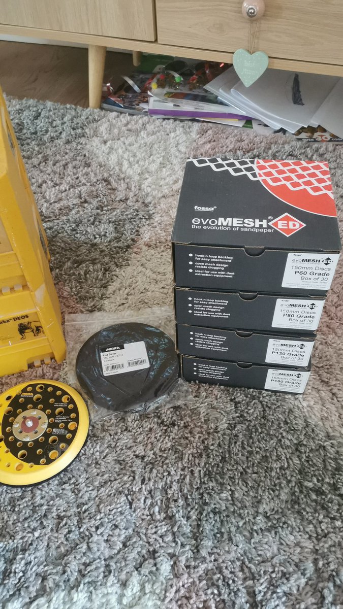 I've skipped the toilet roll hording phase and gone straight on to <a href="/decoratingdirec/">Decorating Direct</a> fossa sanding discs!!, thinking I'll have to use them for wiping now I can't get hold of loo roll!, I'll start with the 180g and finish with the 60g 😳😬