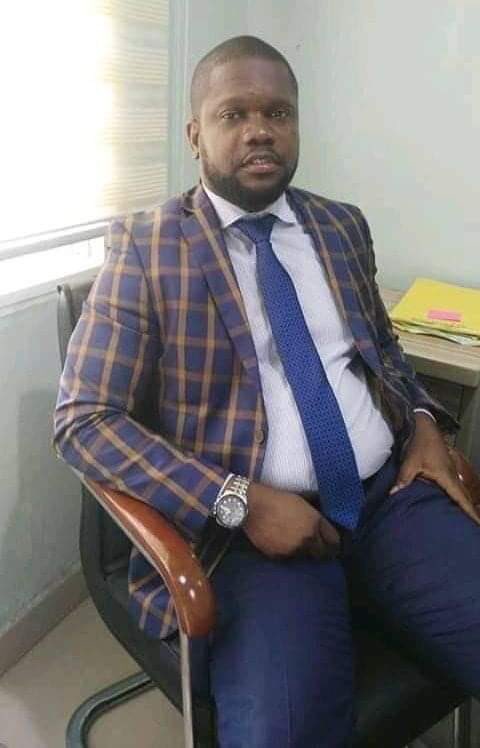 ChristelleVuan1's tweet photo. #CORONAVIRUS c'est avec peine que nous pleurons le docteur Dedie Bandubola /dircaba de la ministre de l'économie, décédé à l'hôpital du cinquantenaire. Nos condoléances à votre famille. Chers compatriotes respectons les consignes d'hygiène .

#Battons nous ensemble ! https://t.co/EklYfrInPe