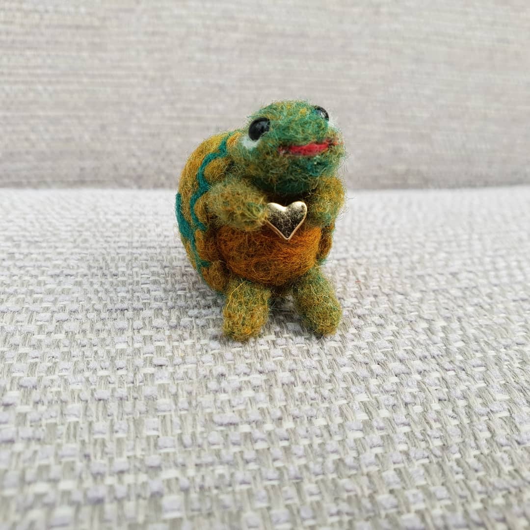 RockingFelter's tweet photo. Good morning all,

Little Timothy here is on a mission to spread some love and positive vibes ❤ https://t.co/RXATaKqrnJ #tortoise #ukgifthour #UKGiftAM #miniatures https://t.co/Y67yRwi0Sq