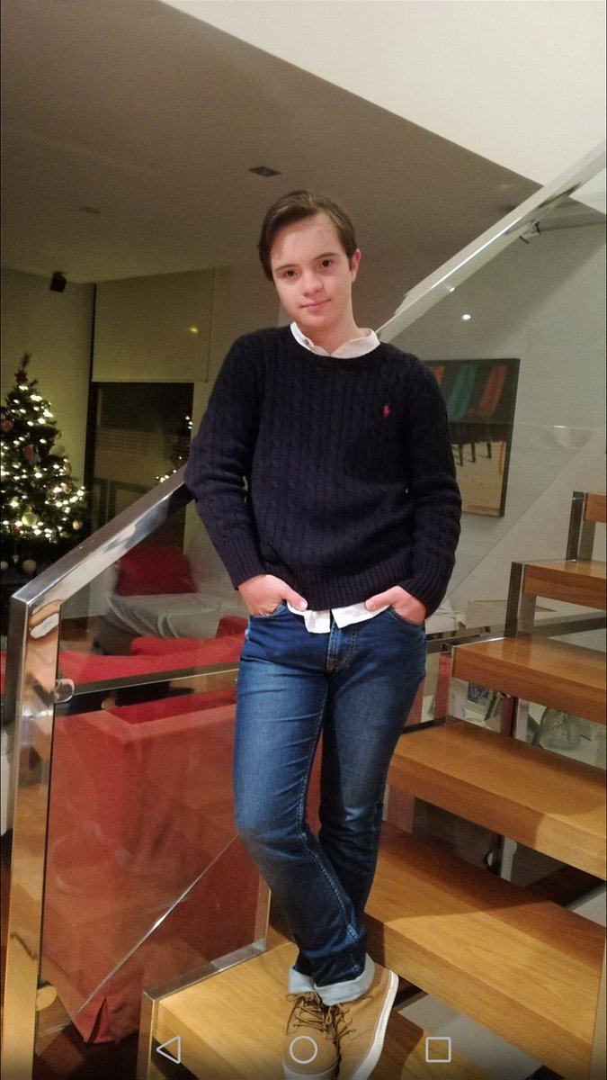 SalunasSanti's tweet photo. Día Internacional del síndrome de Down.
Os presento a mi hijo.
Me siento muy orgullosa,hemos trabajado mucho y duro y el resultado ha sido el mejor..
Él me ha enseñado mucho más que yo a él,sobre todo a ser mejor persona. Por todos ellos!!! https://t.co/XTrwA0UfpI
